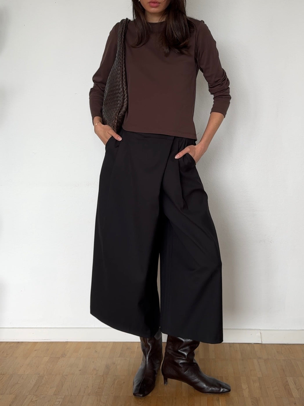 Asymmetrische Bermuda Hose - Schwarz