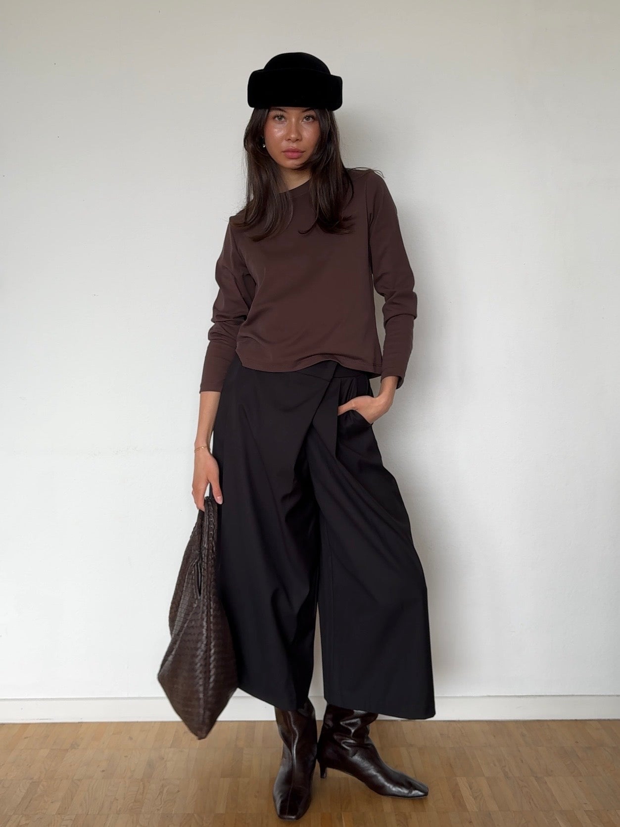 Asymmetrische Bermuda Hose - Schwarz
