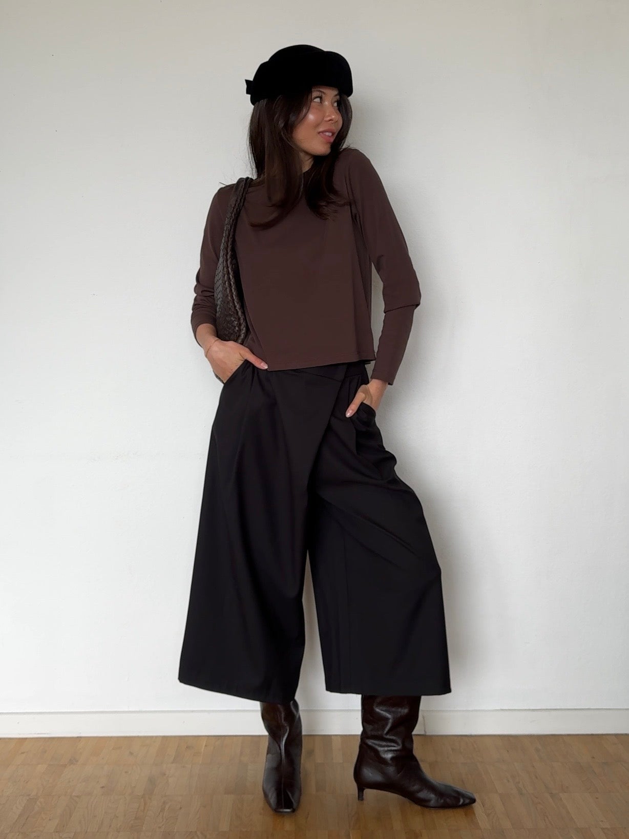 Asymmetrische Bermuda Hose - Schwarz