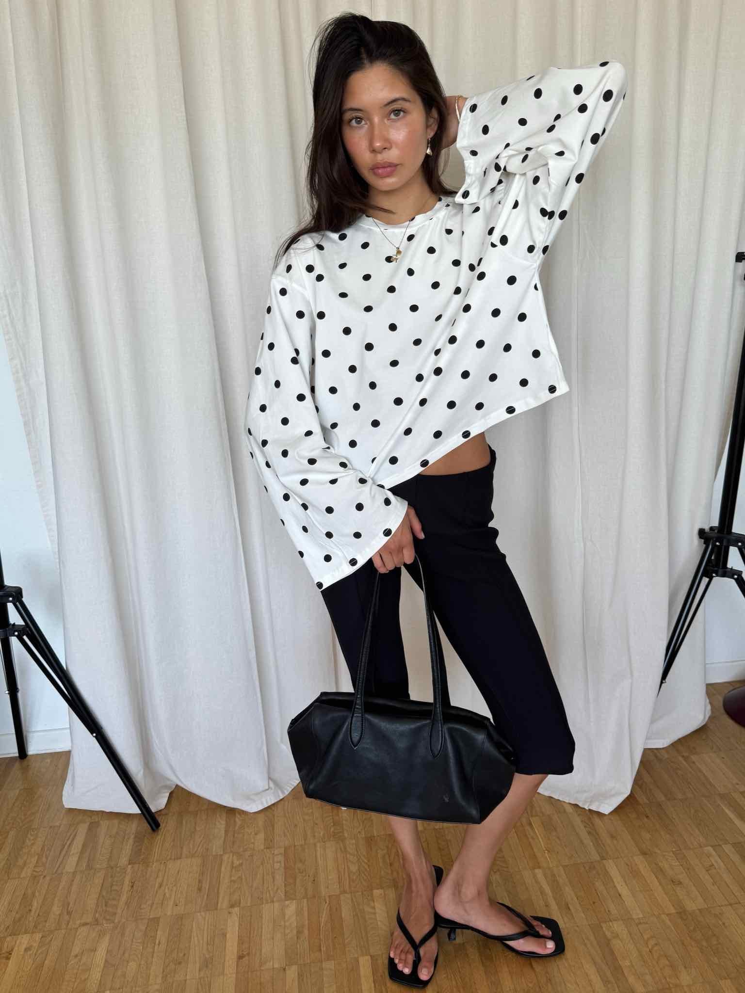 Boxy Longsleeve Dots - Weiß/Schwarz