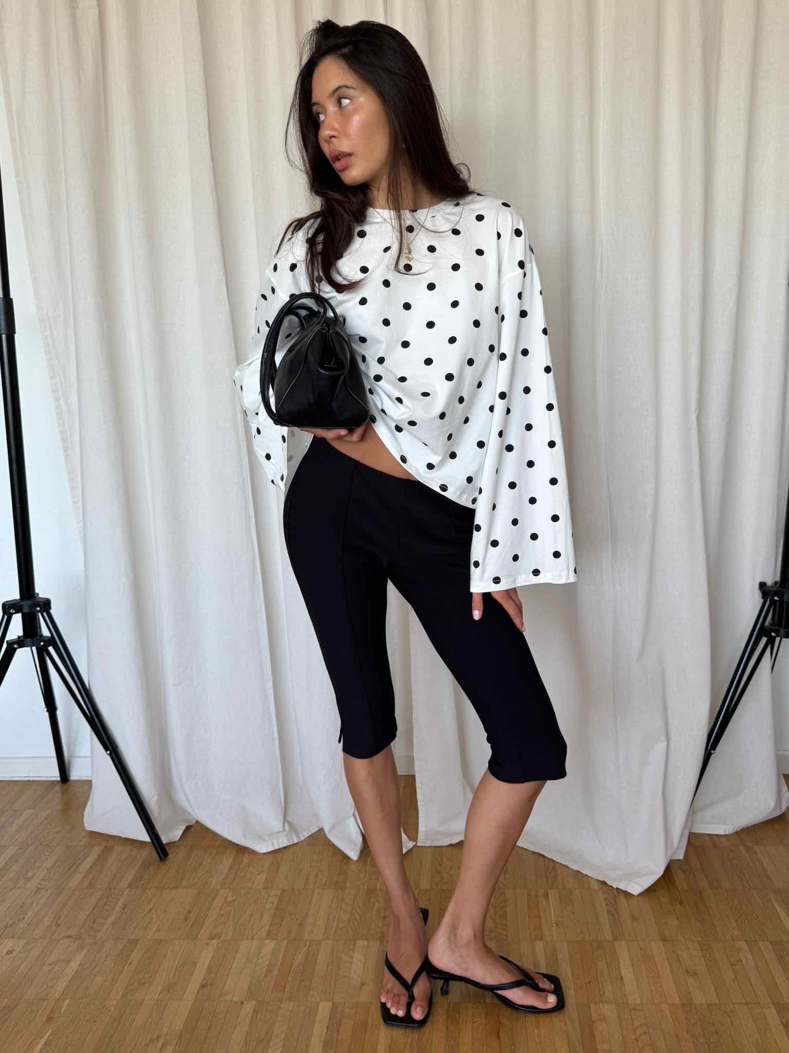 Boxy Longsleeve Dots - Weiß/Schwarz