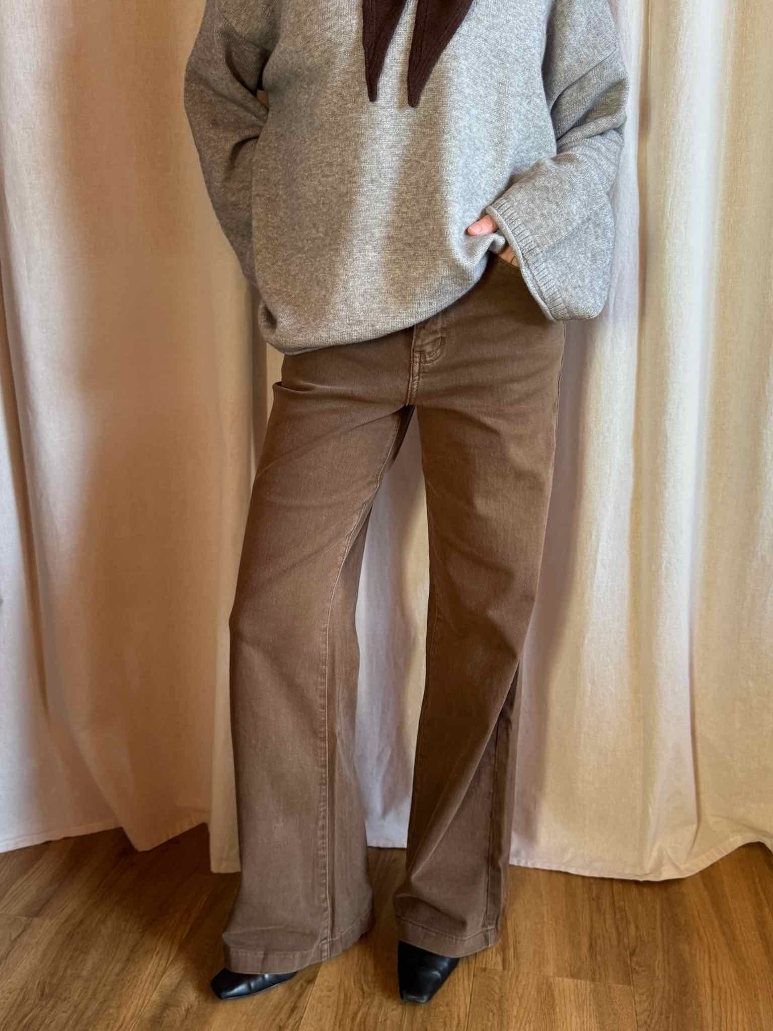 Jeans mit leichtem Schlag - Camel