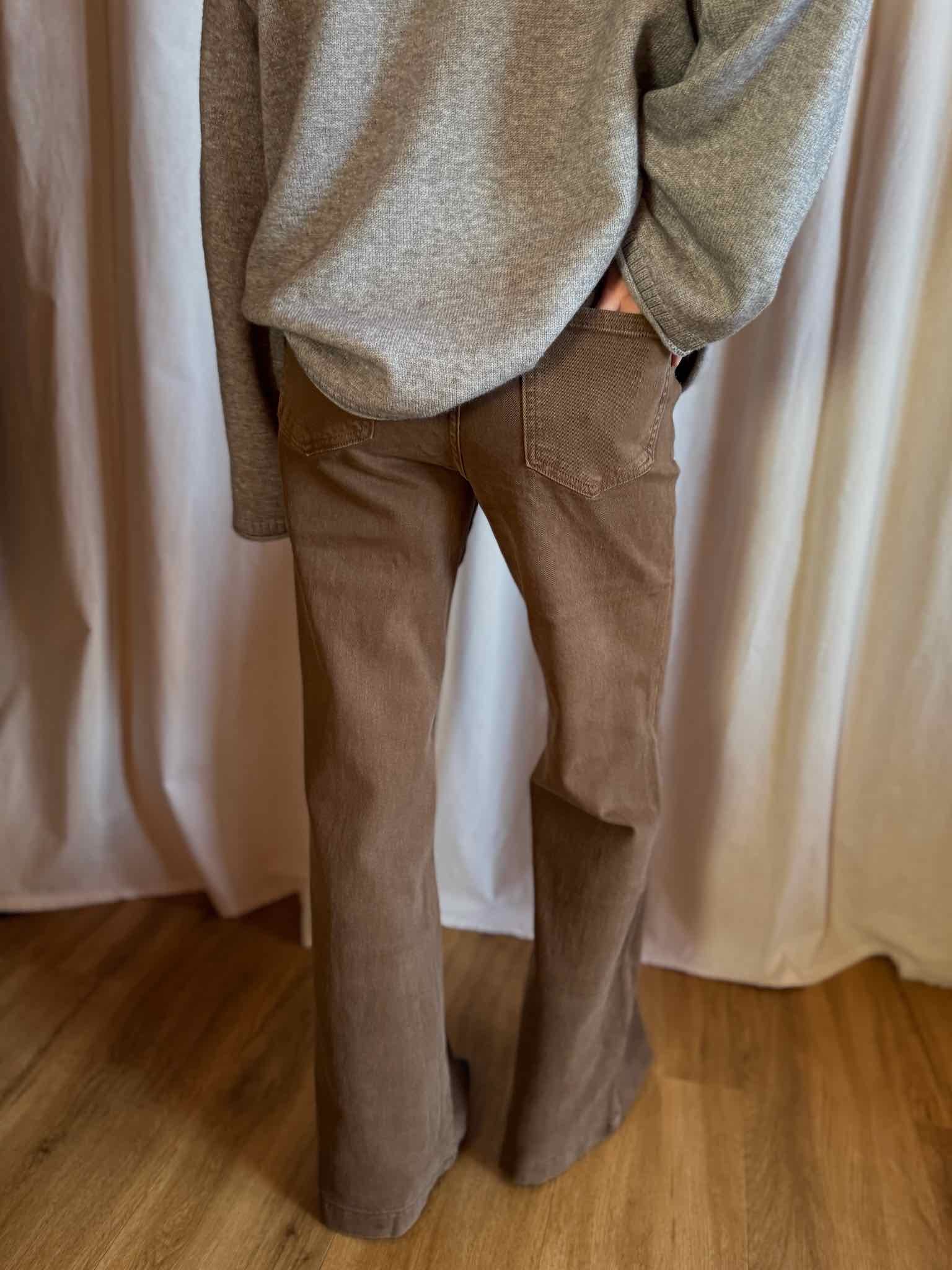 Jeans mit leichtem Schlag - Camel