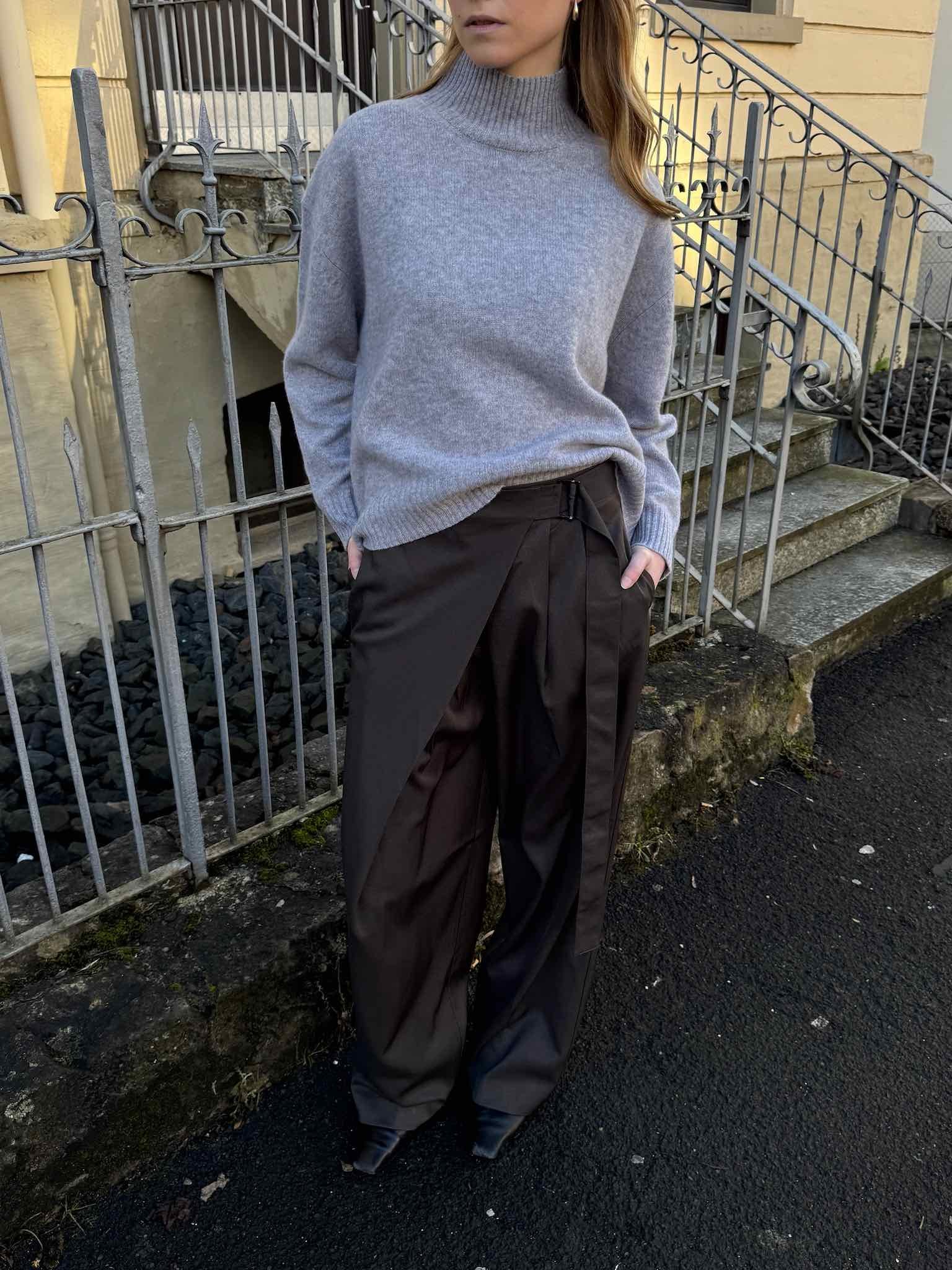 Stoffhose mit Wrap-Front - Olivgrau