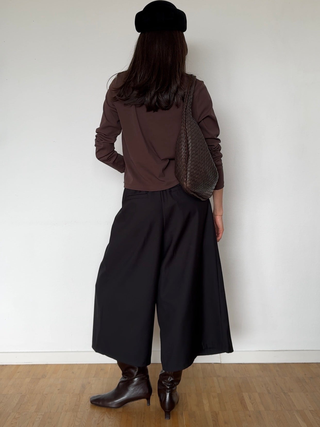 Asymmetrische Bermuda Hose - Schwarz