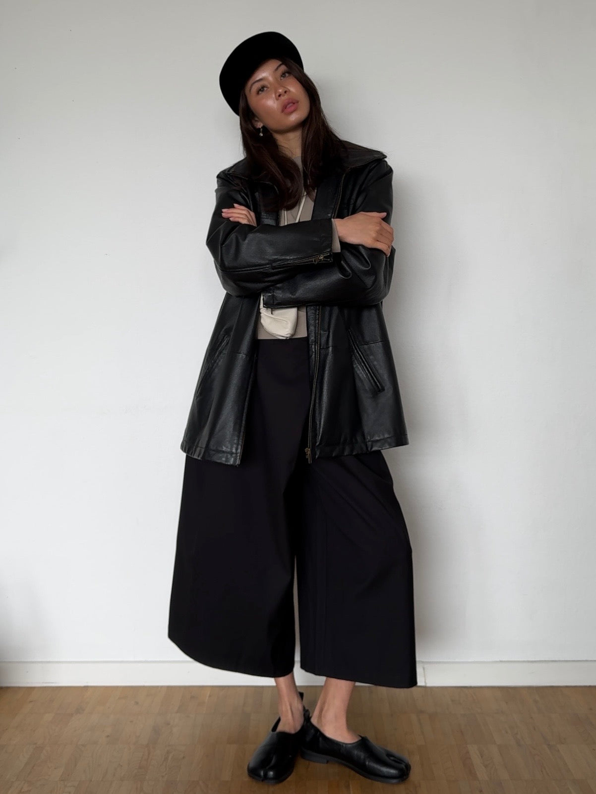 Asymmetrische Bermuda Hose - Schwarz