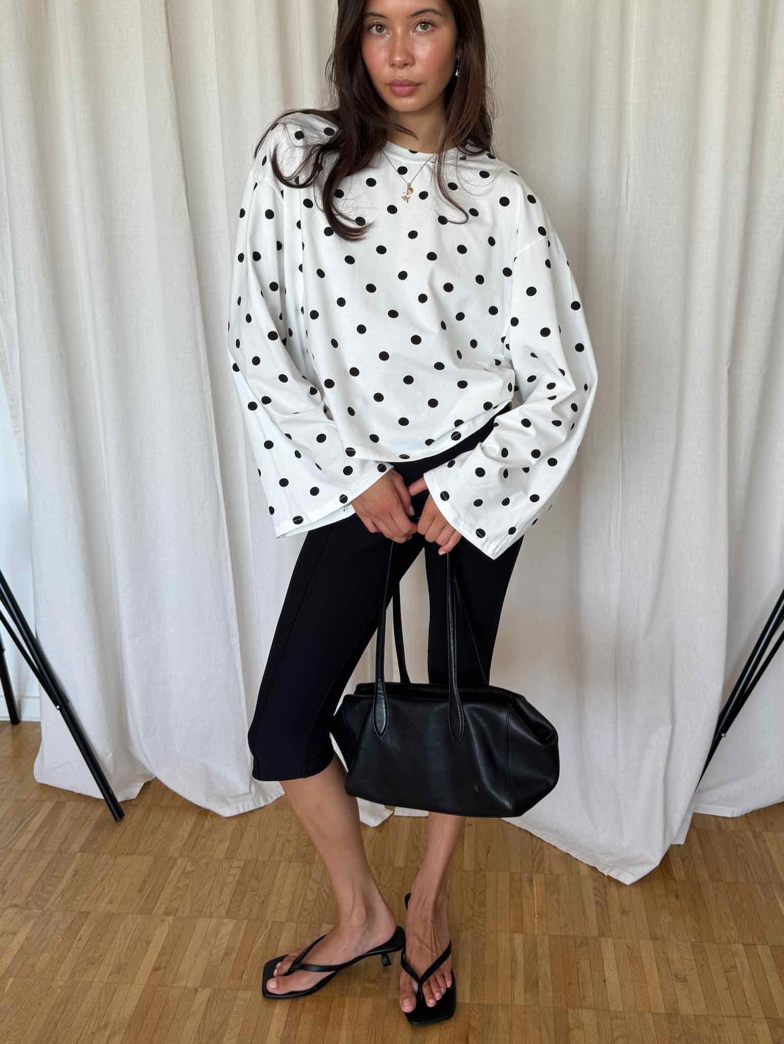 Boxy Longsleeve Dots - Weiß/Schwarz