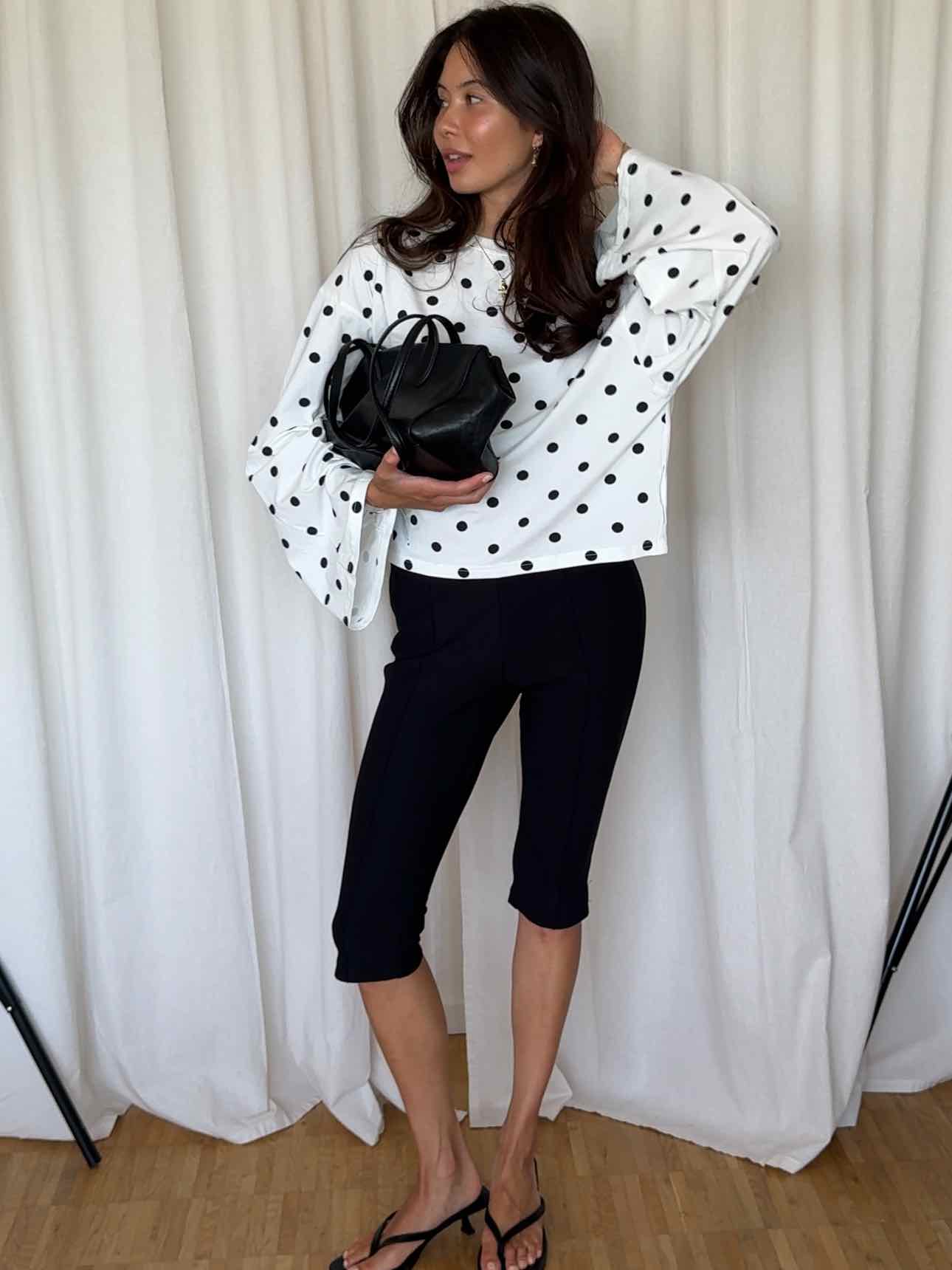 Boxy Longsleeve Dots - Weiß/Schwarz