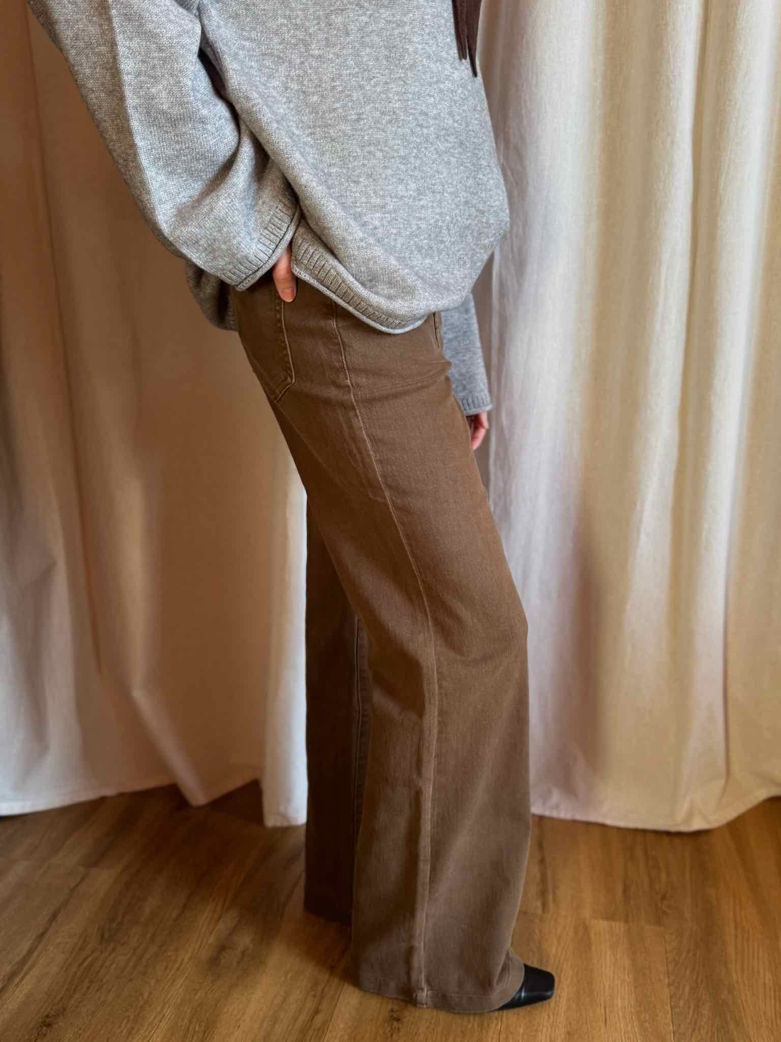 Jeans mit leichtem Schlag - Camel